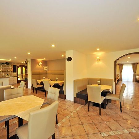 Pension Piovesan Фаак ам Зее Екстериор снимка