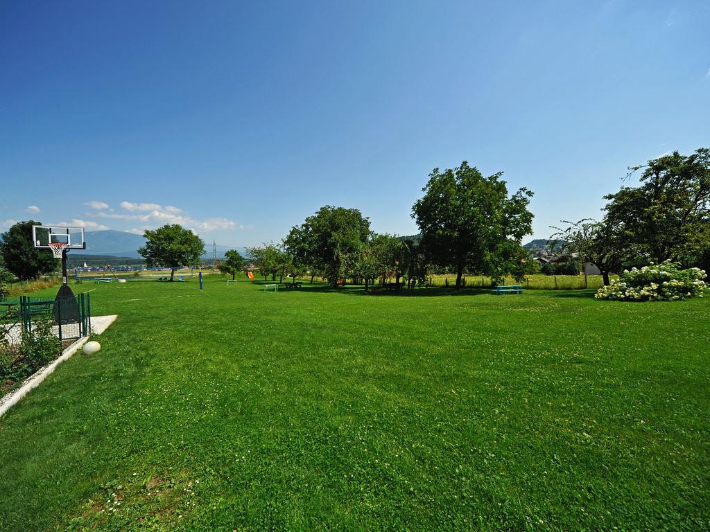 Pension Piovesan Фаак ам Зее Екстериор снимка