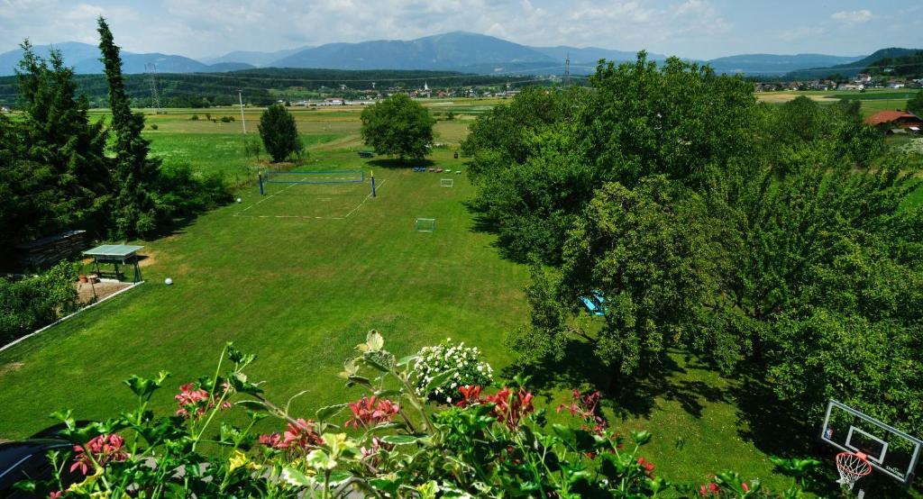 Pension Piovesan Фаак ам Зее Екстериор снимка