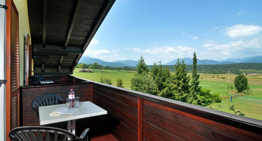 Pension Piovesan Фаак ам Зее Екстериор снимка