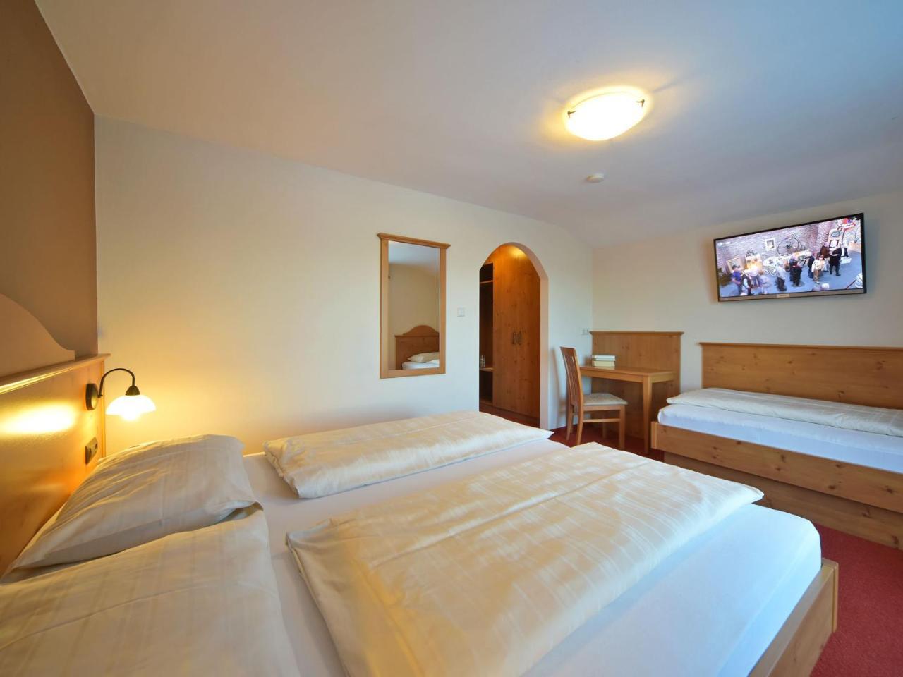 Pension Piovesan Фаак ам Зее Екстериор снимка